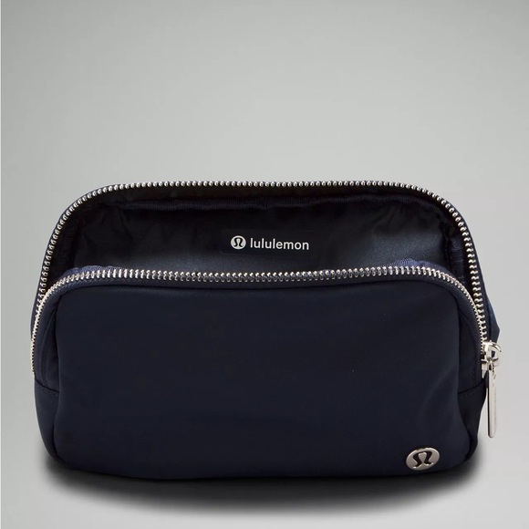 Lululemon Everywhere Belt Bag 1L Metal Hardware- True Navy/ Silver - Picture 6 of 9
